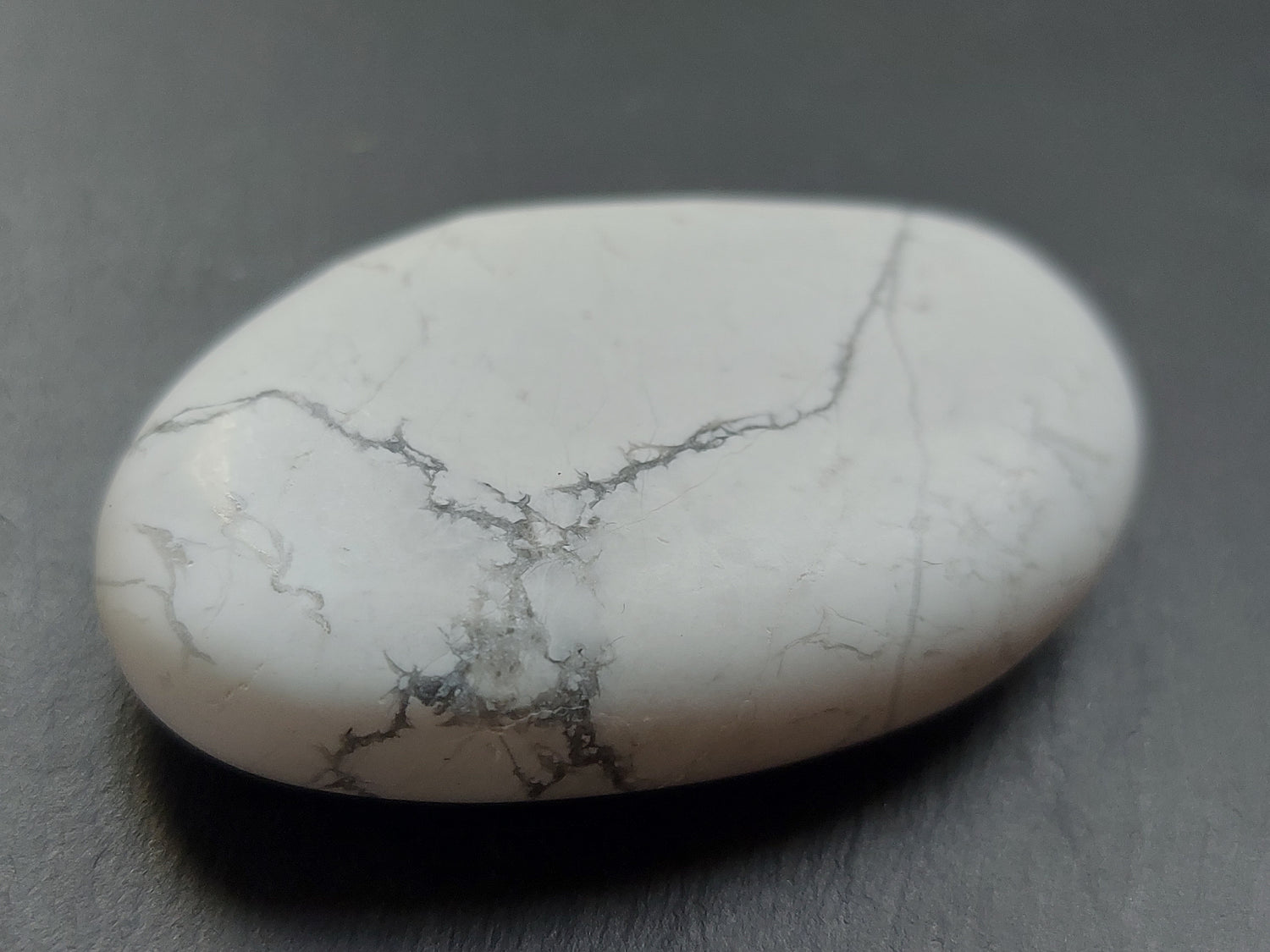 Pierre plate | Howlite