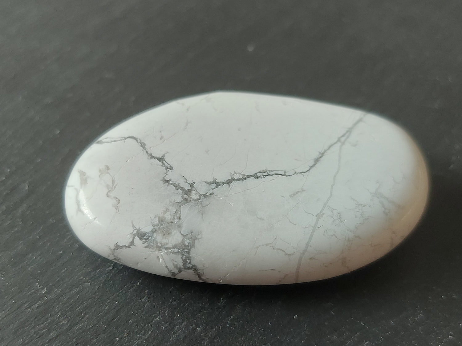 Pierre plate | Howlite