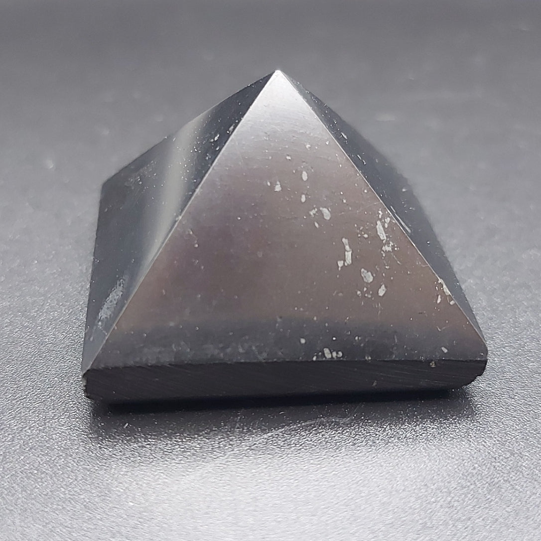 Pyramide | Shungite 40x40 mm
