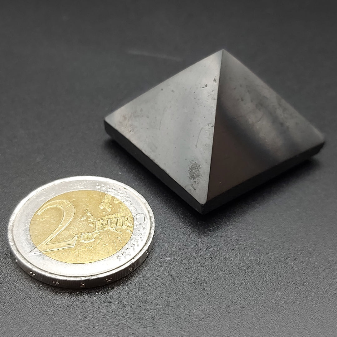Pyramide | Shungite 40x40 mm